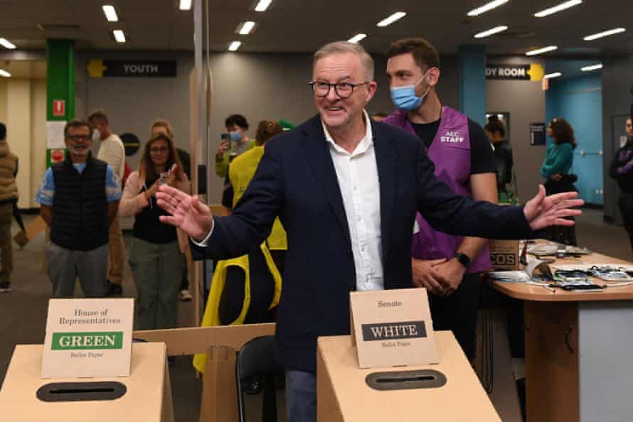 Australia federal election 2022 live: court orders misleading signs can be removed as Morrison and Albanese cast their votes | Australian election 2022 3 pic