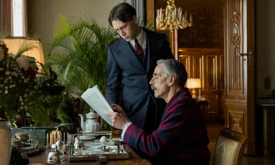 George MacKay as Hugh Legat and Jeremy Irons as Neville Chamberlain in Munich: The Edge of War.
