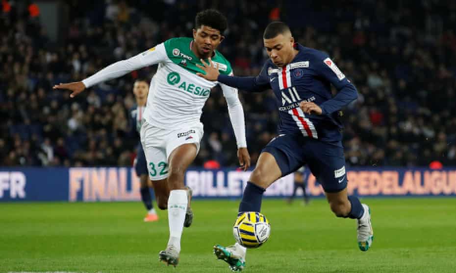 Wesley Fofana keeps pace with Kylian Mbappé during Saint-Étienne’s Coupe de la Ligue quarter-final at PSG in January. 