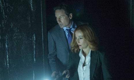 David Duchovny and Gillian Anderson as agents Mulder and Scully in The X-Files
