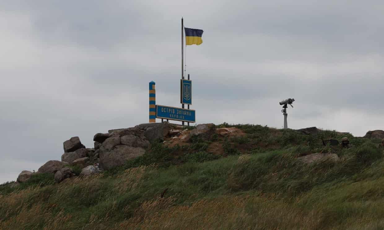 Ukrainian flag flies again on Snake Island; Russians make gains in eastern Donbas (theguardian.com)
