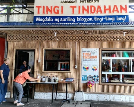 Tingi Tindahan exterior