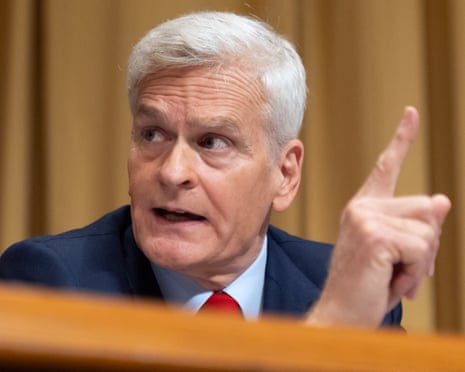 4 सितंबर 2025 को सीनेट की वित्त समिति के समक्ष रॉबर्ट एफ कैनेडी जूनियर के उपस्थित होने पर बिल कैसिडी बोलते हैं।