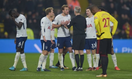 Davinson Sánchez sent off but 10-man Tottenham earn a point at Watford