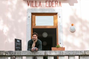 Mike Keller đã trở lại nơi sinh của mình vào năm 2016 và đã tạo ra ba ký túc xá, bao gồm Villa Edera