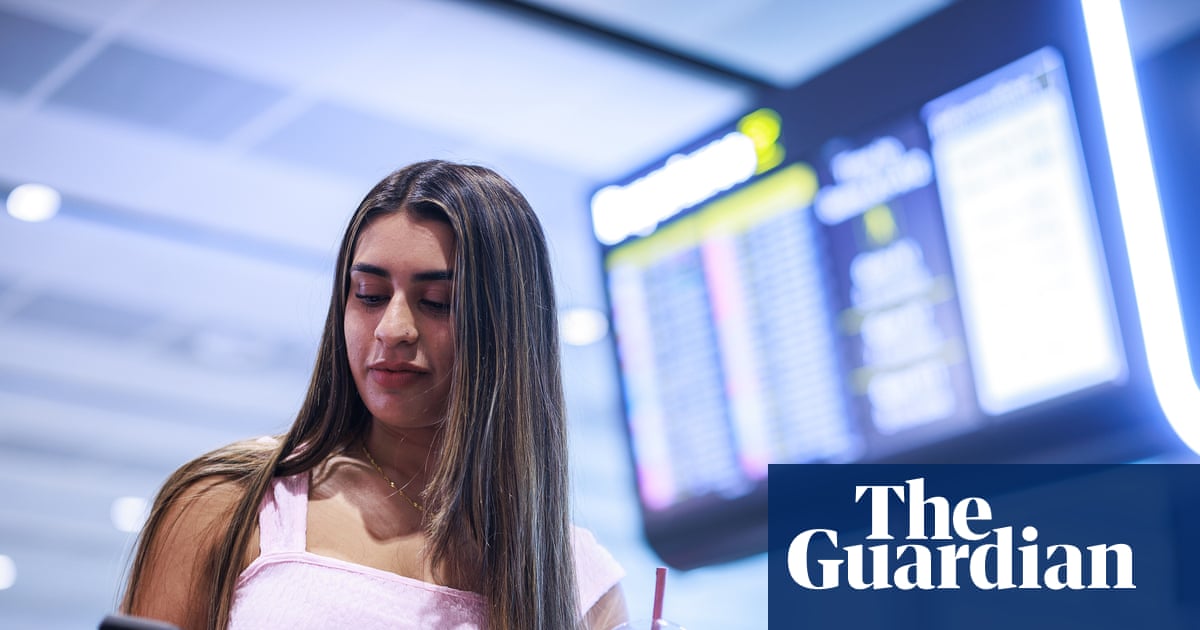 Gen Z shunning the pre-flight pint for matcha green tea, airports say