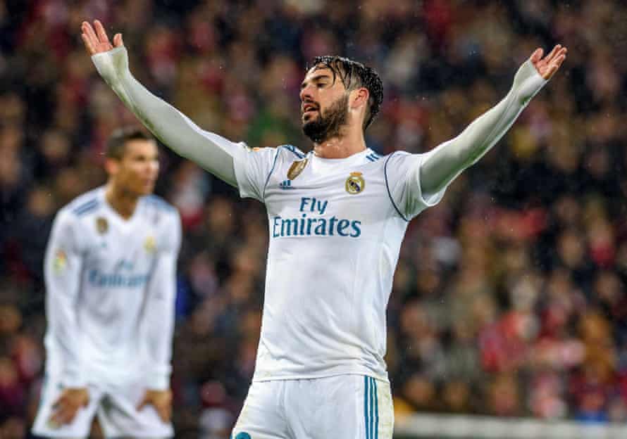 A frustrated Isco and Cristiano Ronaldo.