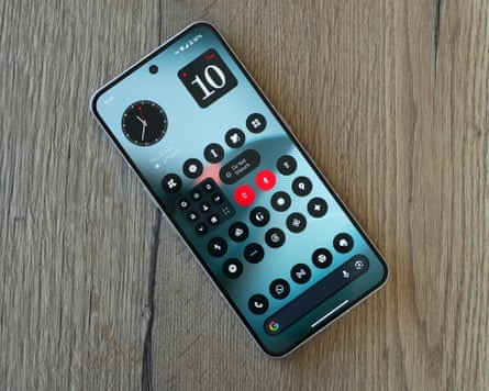 The home screen of a Nothing Phone 3.