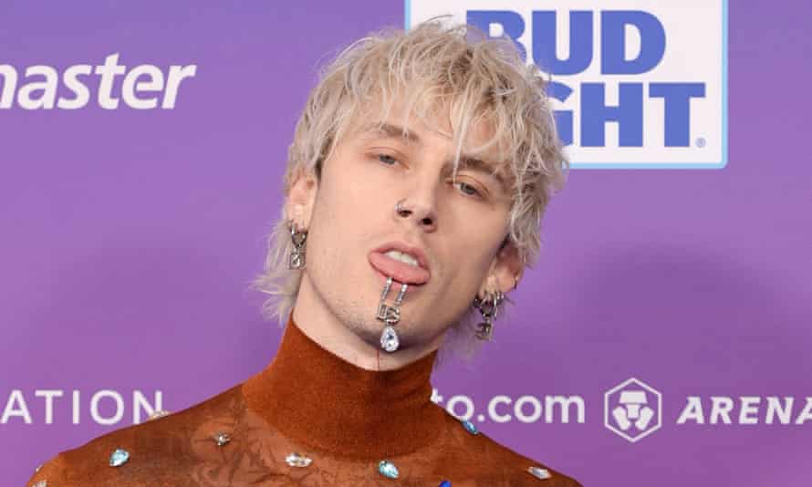 What links Machine Gun Kelly to François Truffaut, Gérard Depardieu and Degrassi? | Pop and rock 1 Machine Gun Kelly