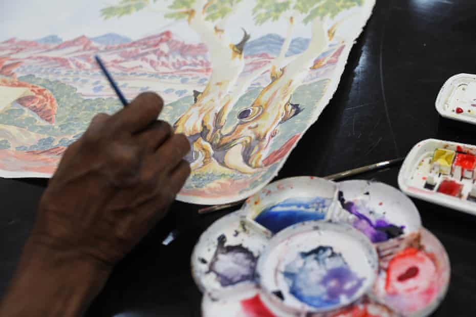An artist working at Iltja Ntjarra. The studio in Alice Springs is used by a range of artists including relatives of the famed painter Albert Namatjira