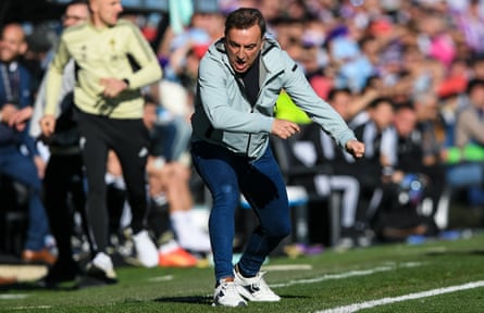 Carlos Carvalhal encourages his players against Real Valladolid last month.