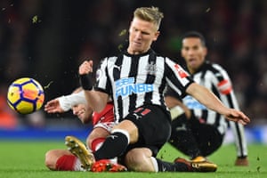 Newcastle’s Matt Ritchie is tackled by Jack Wilshere. Newcastle are without a win in nine Premier League games (D1 L8), their longest winless run in league football since May 2015 (10).
