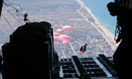 Jordanian army personnel carrying out an airdrop over northern Gaza on 15 March.