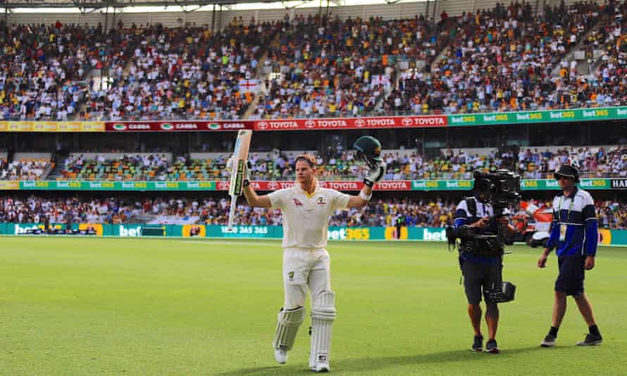 Steve Smith acknowledges the crowd at the Brisbane Cricket Ground, or Gabba, in the first Ashes Test in November 2017.