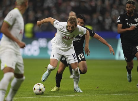Harry Kane goes close for Spurs.