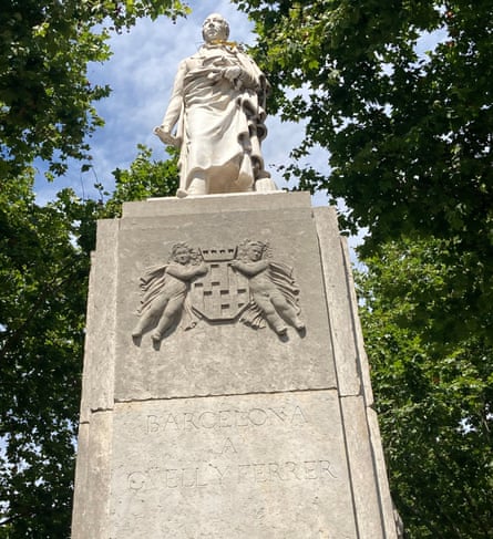 Statue of Joan Güell in Barcelona.