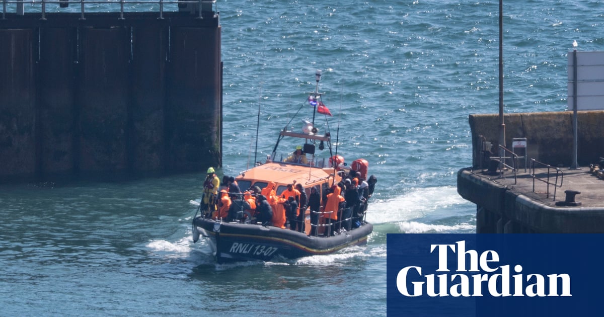 UK in talks with France about deal to swap people seeking asylum