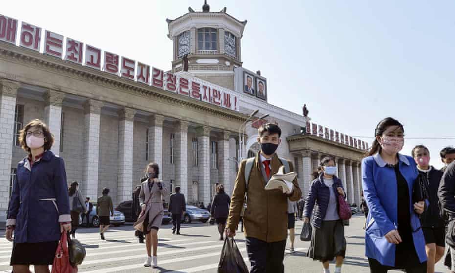 People in front of Pyongyang train station