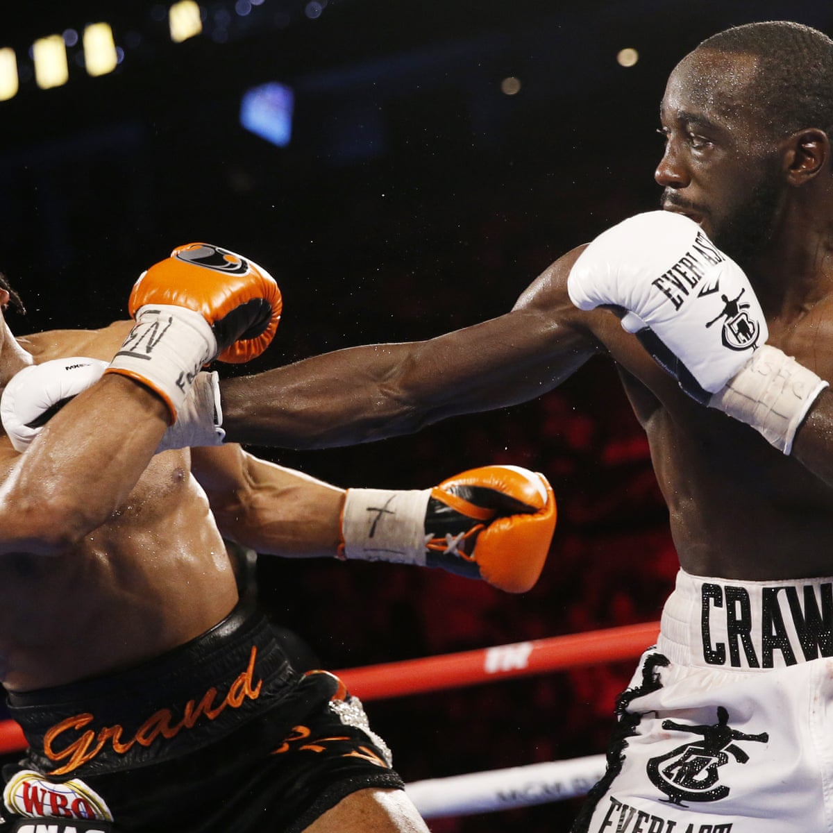 Terence Crawford Stops Shawn Porter In 10th Round To Retain Welterweight Title Boxing The Guardian Terence Crawford Stops Shawn Porter In 10th Round To Retain Welterweight Title Boxing The Guardian