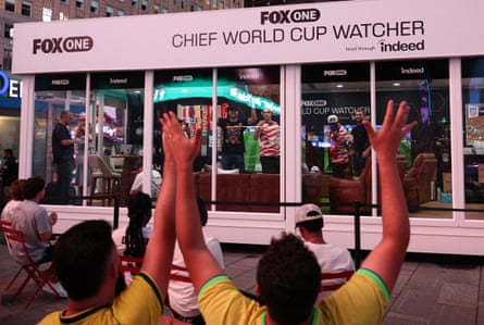 Fans observe extracurricular nan cube successful Times Square