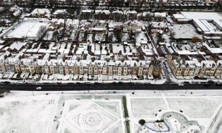 Neige fraîche à Cullercoats à North Tyneside sur la côte nord-est le 15 décembre 2022.