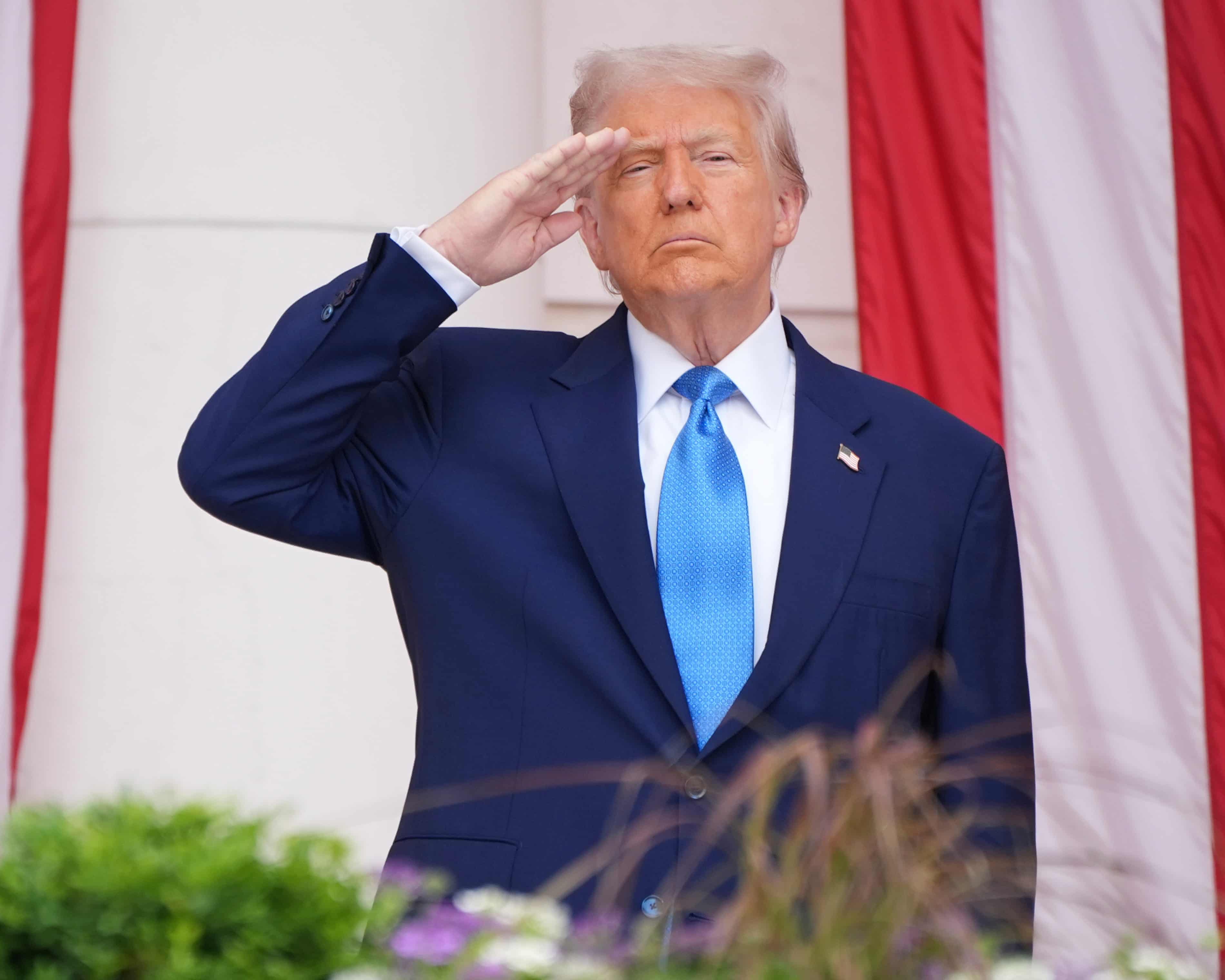 Trump peppers Memorial Day speech with personal boasting and partisan attacks (theguardian.com)