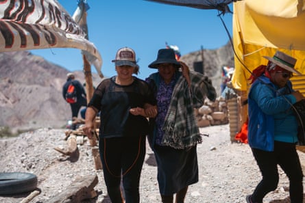 Silvana Yañez and ‘la abuela’ at the protest camp in Purmamarca