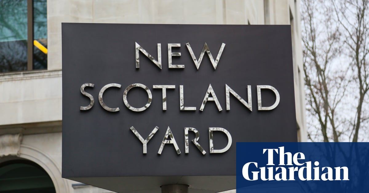Retired Met police officer charged over rape 18 anni fa