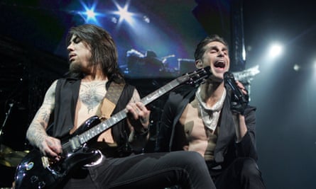 Dave Navarro and Perry Farrell performing in LA in 2011.