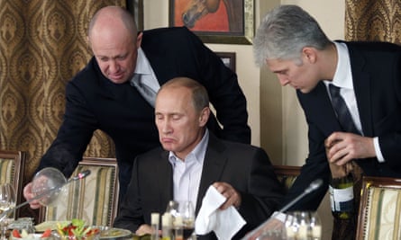 Yevgeny Prigozhin, left, serves food to Vladimir Putin at Prigozhin’s restaurant outside Moscow in 2011.