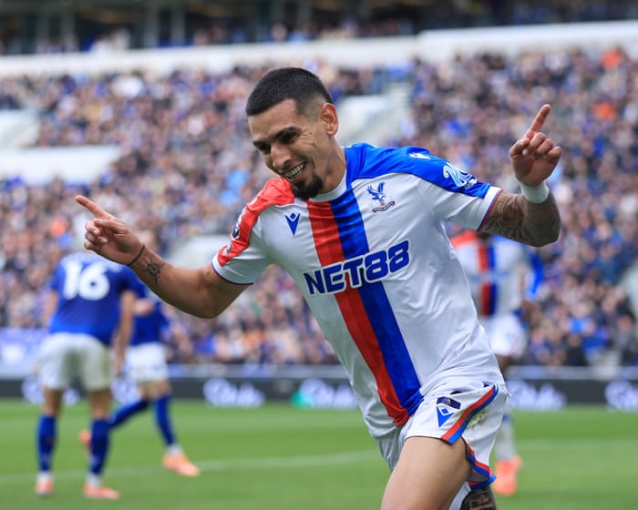 Newcastle v Nottingham Forest, Everton v Crystal Palace and more: Premier League clockwatch – live