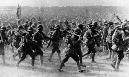 Communist troops on the march during the assault on Shanghai at the end of the Chinese Civil War, 21 May 1949.