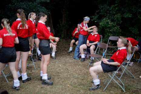 A member of the Swiss women’s U23 500kg team gets a head massage between matches.