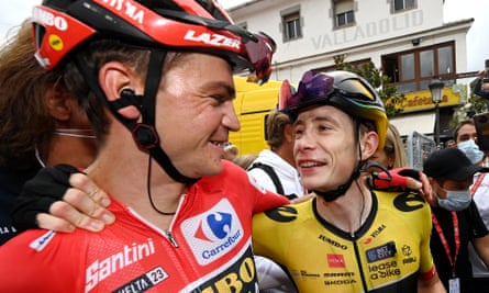 Sepp Kuss celebrates with Jonas Vingegaard