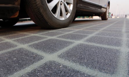 The world’s first photovoltaic road is built with transparent concrete on top and can bear the weight of small vehicles and medium-sized trucks.