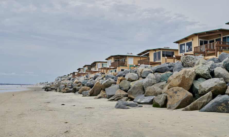 Casas ao longo do trecho final da costa de Imperial Beach antes de chegar à fronteira com o México.