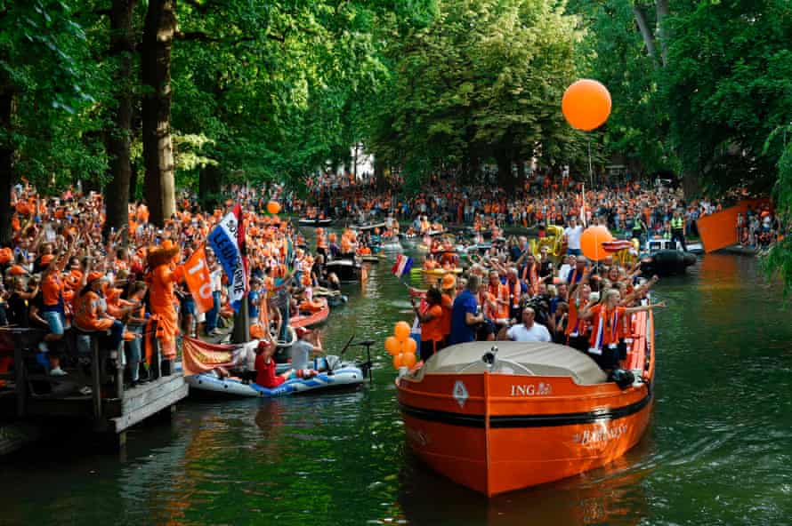 The Netherlands celebrate their Euro 2017 triumph with fans at Park Lepelenburg in Utrecht.