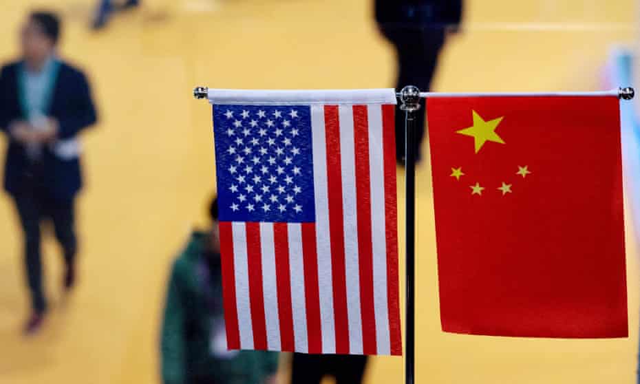 US and ChIna flags.