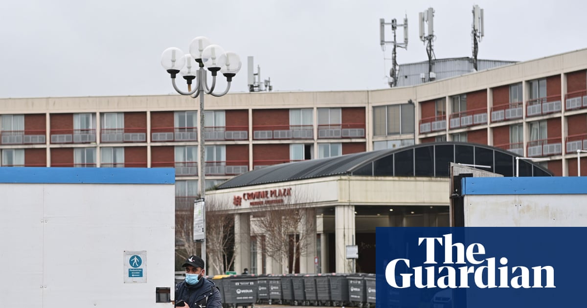 শতাধিক আশ্রয়প্রার্থীকে যুক্তরাজ্যের দুটি সামরিক স্থাপনায় নিয়ে যাওয়া হবে শতাধিক আশ্রয়প্রার্থীকে যুক্তরাজ্যের দুটি সামরিক স্থাপনায় নিয়ে যাওয়া হবে