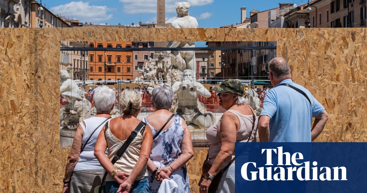 Tour groups, temporary routes and toilets: the reshaping of Rome photo essay
