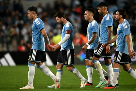 FBL-FRIENDLY-ARG-BENArgentina's forward #10 Lionel Messi (2nd-L) and teammtes leave the pitch at the halftime of the international friendly football match between Argentina and Benin at the Mas Monumental stadium in Buenos Aires on October 6, 2026.