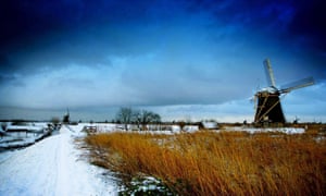 Overnight snow at Kinderdijk.