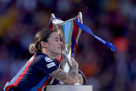 Mapi León hugs the Champions League trophy after Barcelona’s victory over Wolfsburg in 2023
