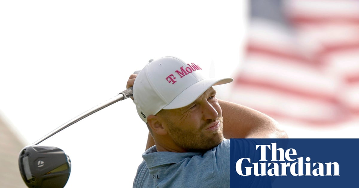 Wyndham Clark roars clear at US Open before darkness brings first round to a halt