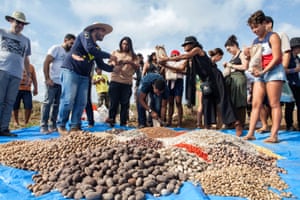 Forest Cop participants prepare to plants a rich mix of plants in Terra do Meio in the heart of the Amazon.