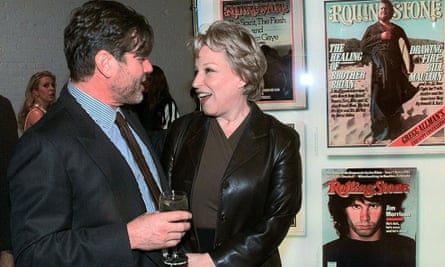 Jann Wenner with singer-songwriter Bette Midler at the premiere of the Rolling Stone Covers Tour in 1998.