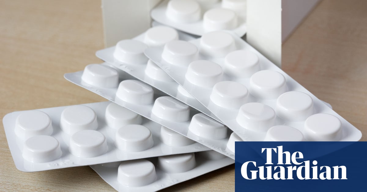 Women in England almost twice as likely as men to be prescribed opiate painkillers