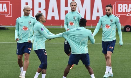 Antony in a group at Brazil training during the 2022 World Cup in Qatar