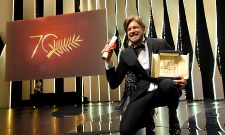 Ruben Oustland with the Palme d’Or for The Square.