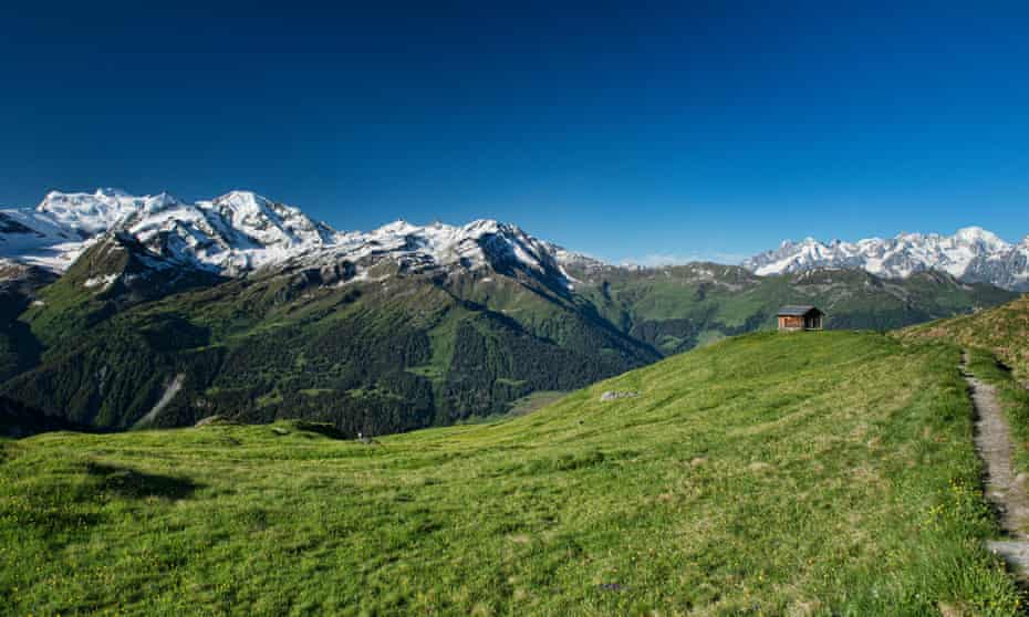 Vista de los macizos de Grand Combin y Mont Blanc.